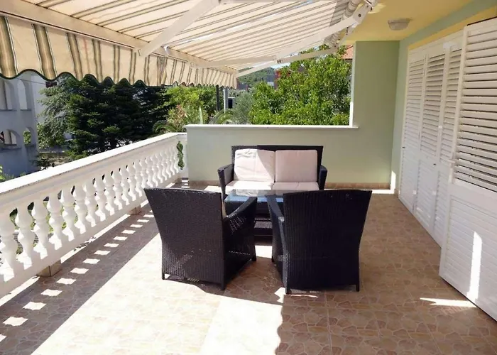 With Parking Space Palit, Rab - 22562 Apartamento Rab Town
